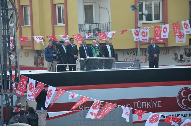 MHP LİDERi DEVLET BAHÇELİ AKHİSARLILAR İLE BULUŞTU